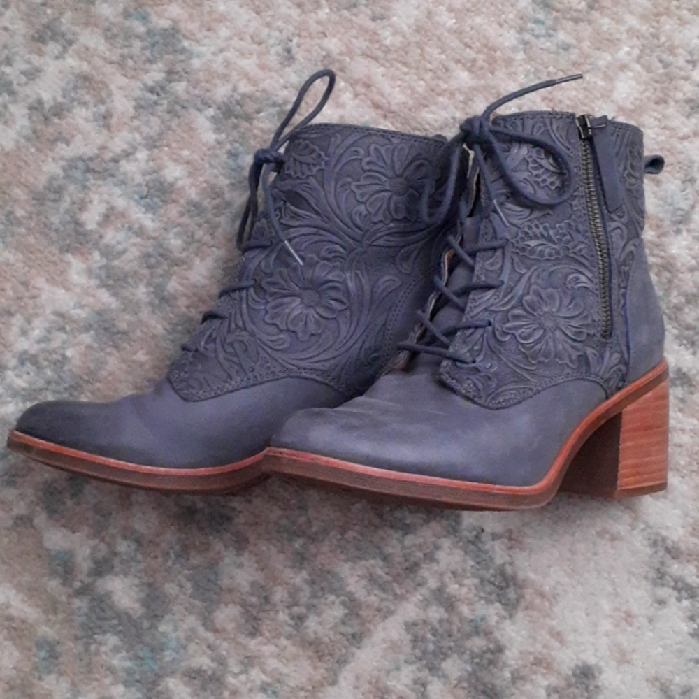 Sofft Ladies Hand Tooled Leather Ankle boots SZ 8.5M
